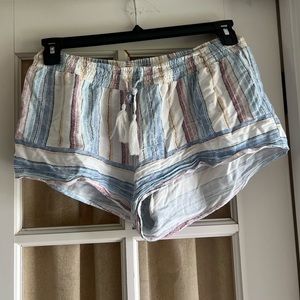 size L, linen shorts & great condition